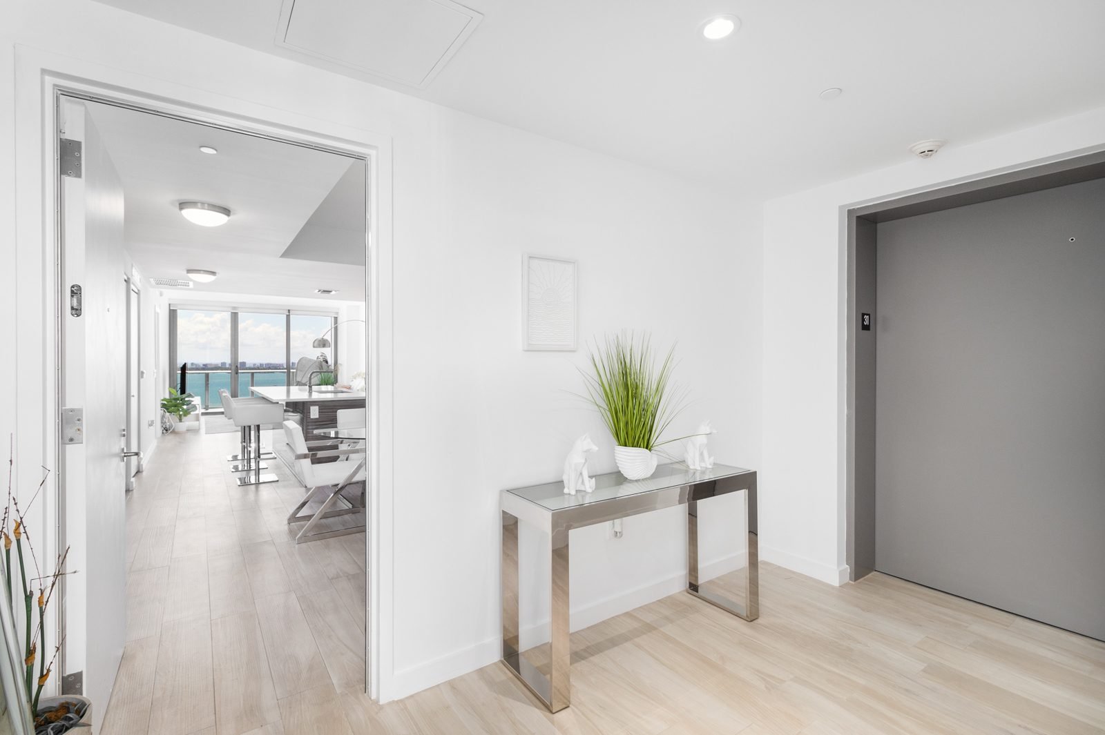 Icon Bay residence photo 2