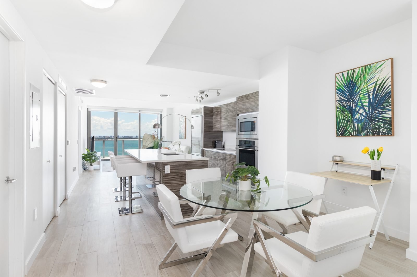 Icon Bay residence photo 3