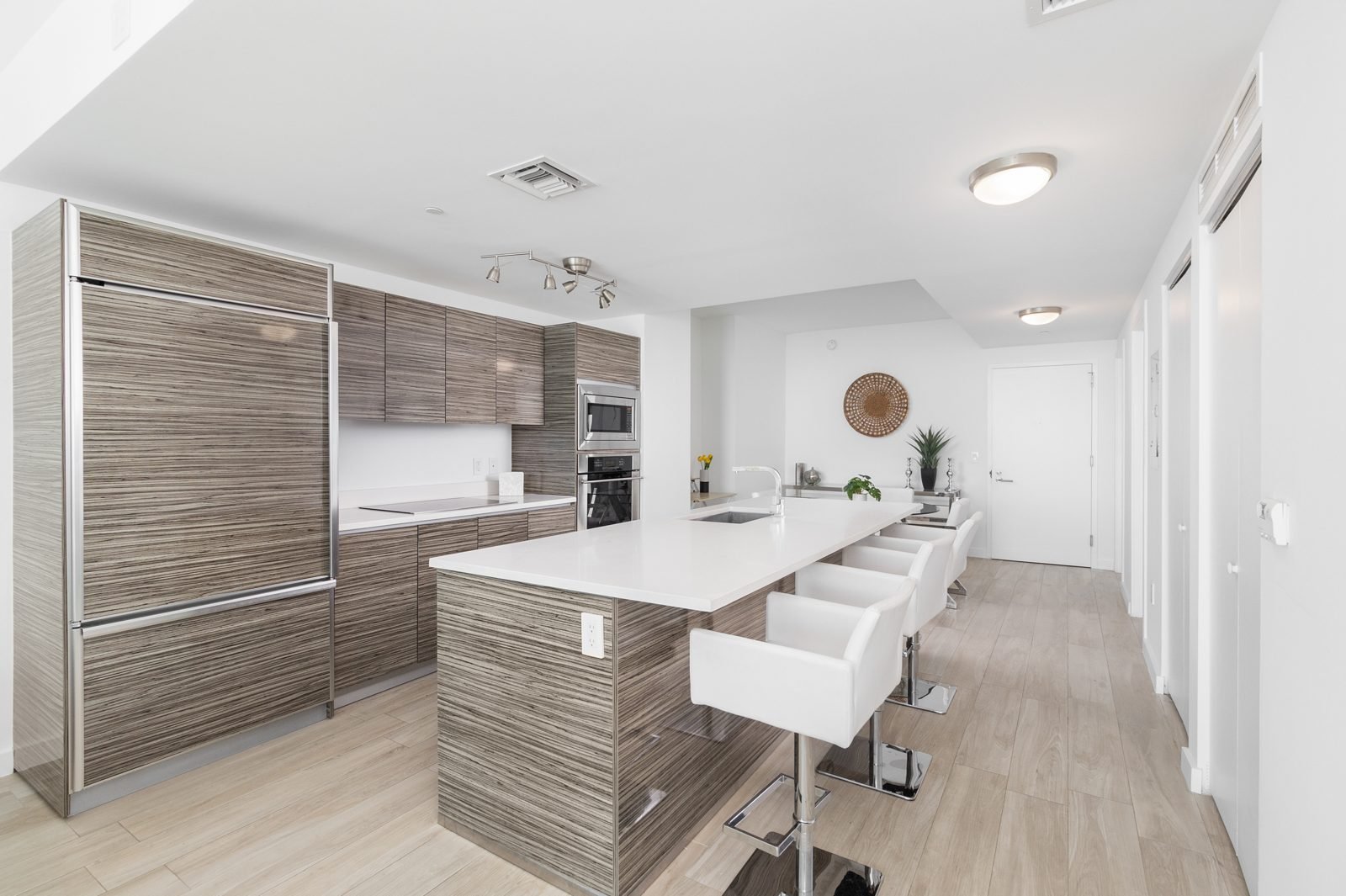 Icon Bay residence photo 7