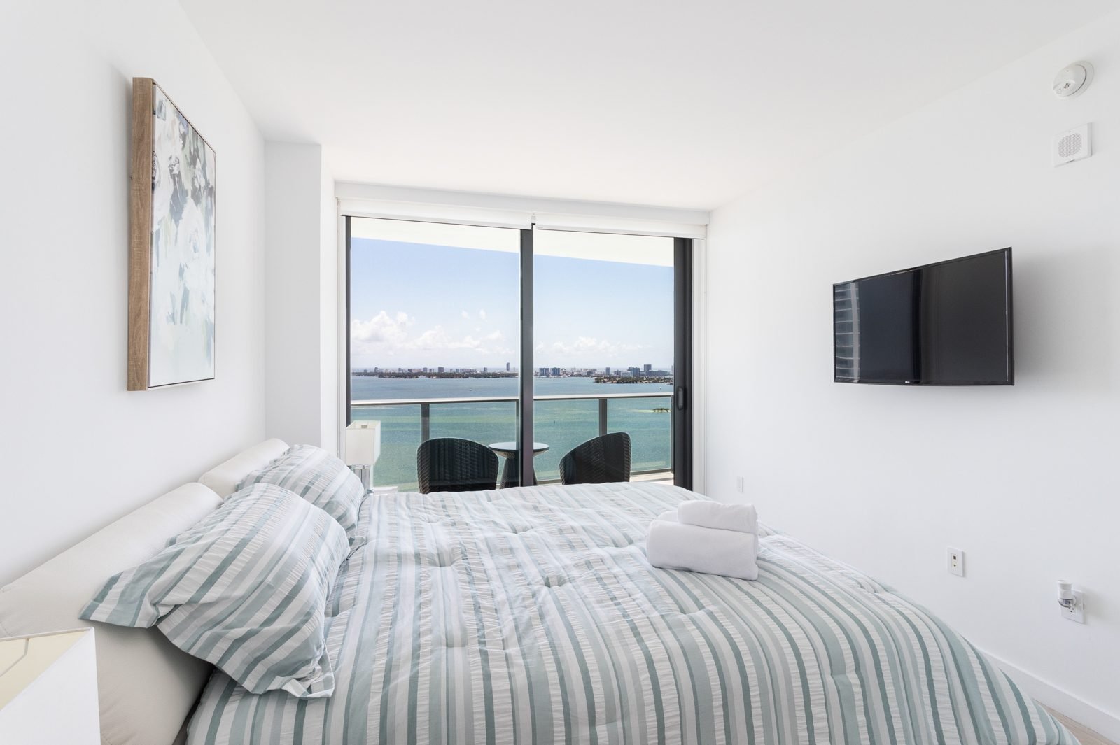 Icon Bay residence photo 11