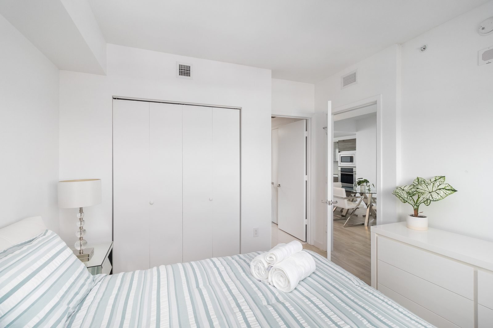 Icon Bay residence photo 15