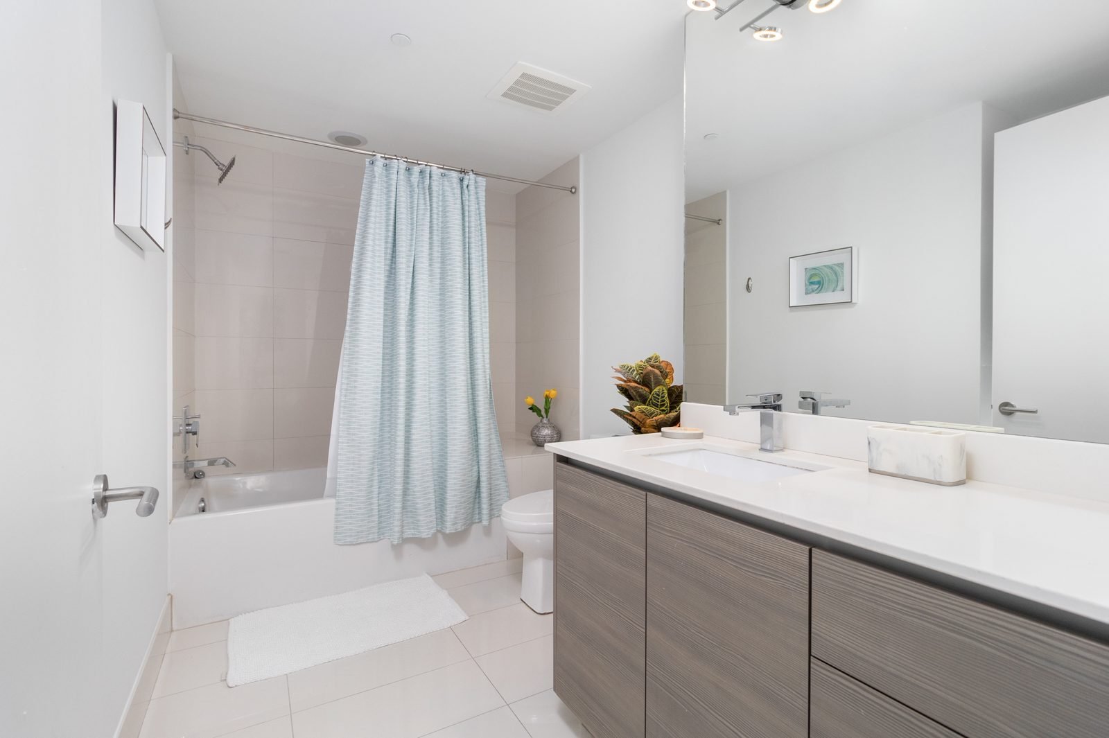 Icon Bay residence photo 16