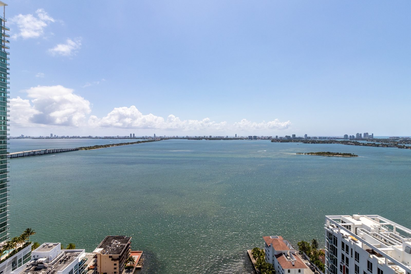 Icon Bay residence photo 18