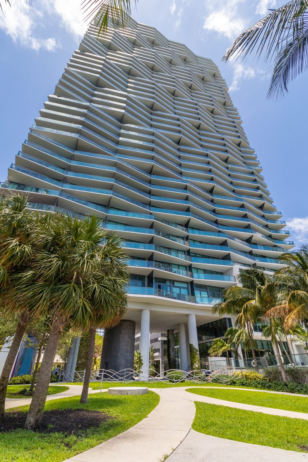Icon Bay residence photo 24